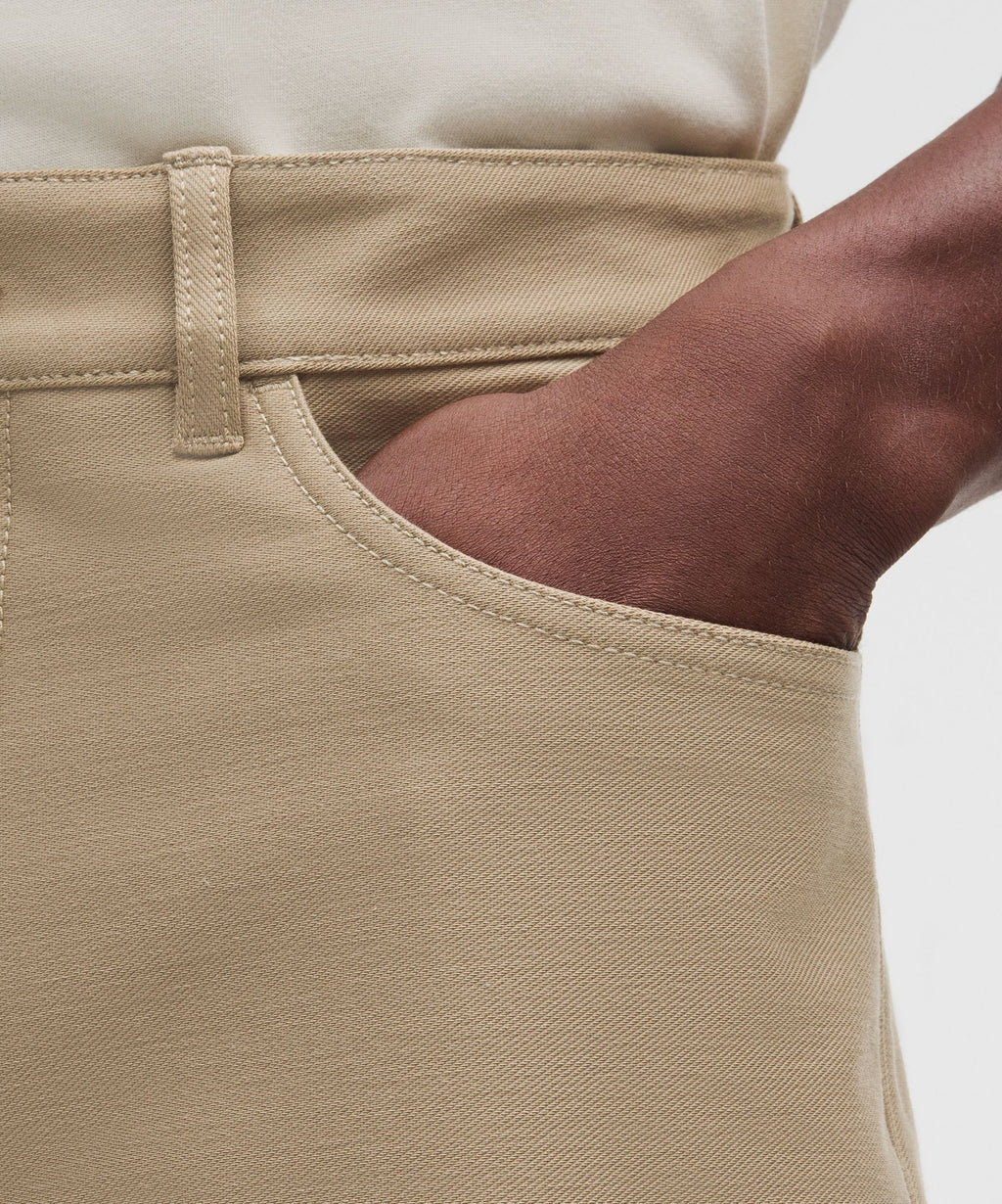 EasyFive Relaxed-Fit Short 7"