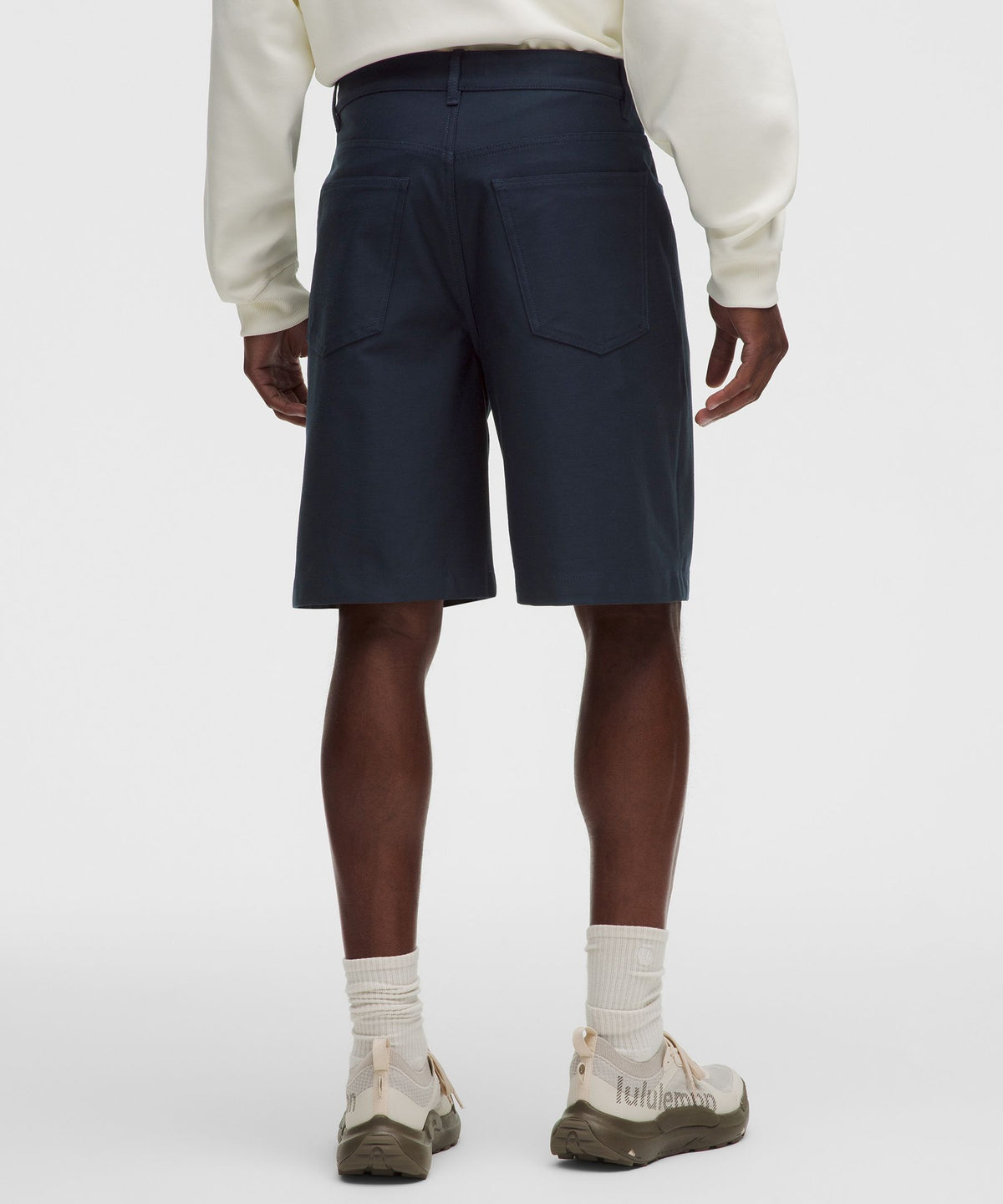 EasyFive Relaxed-Fit Short 9"