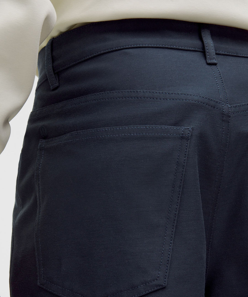 EasyFive Relaxed-Fit Short 9"