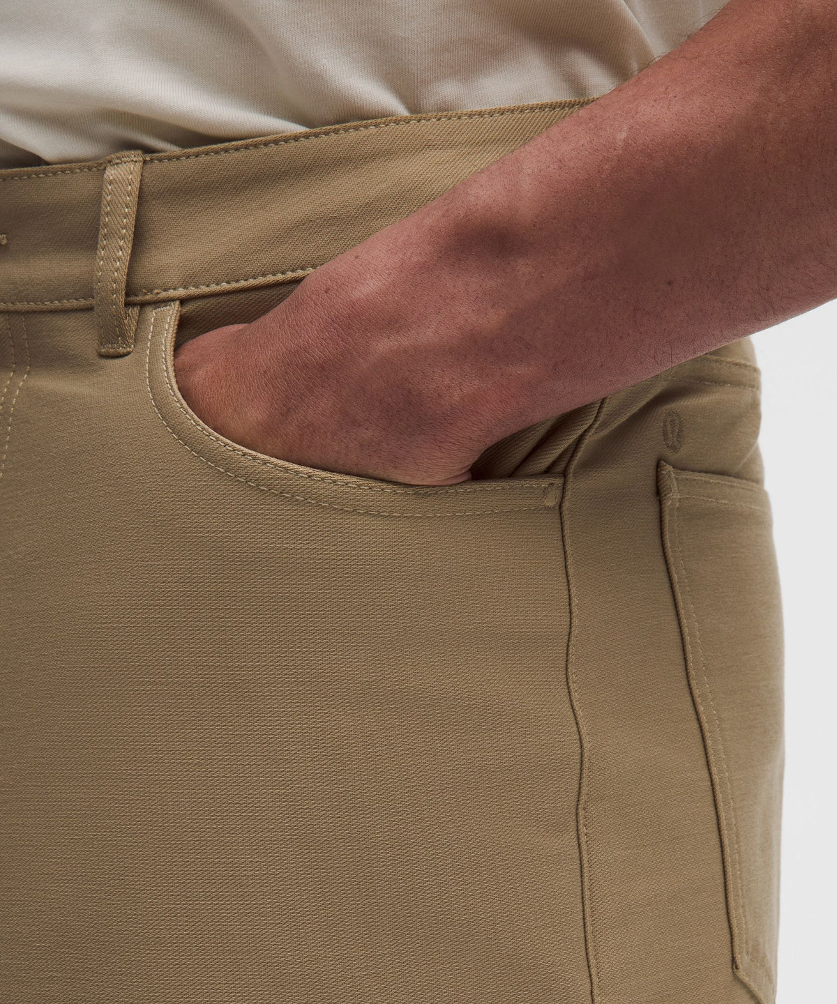 EasyFive Relaxed-Fit Short 9"
