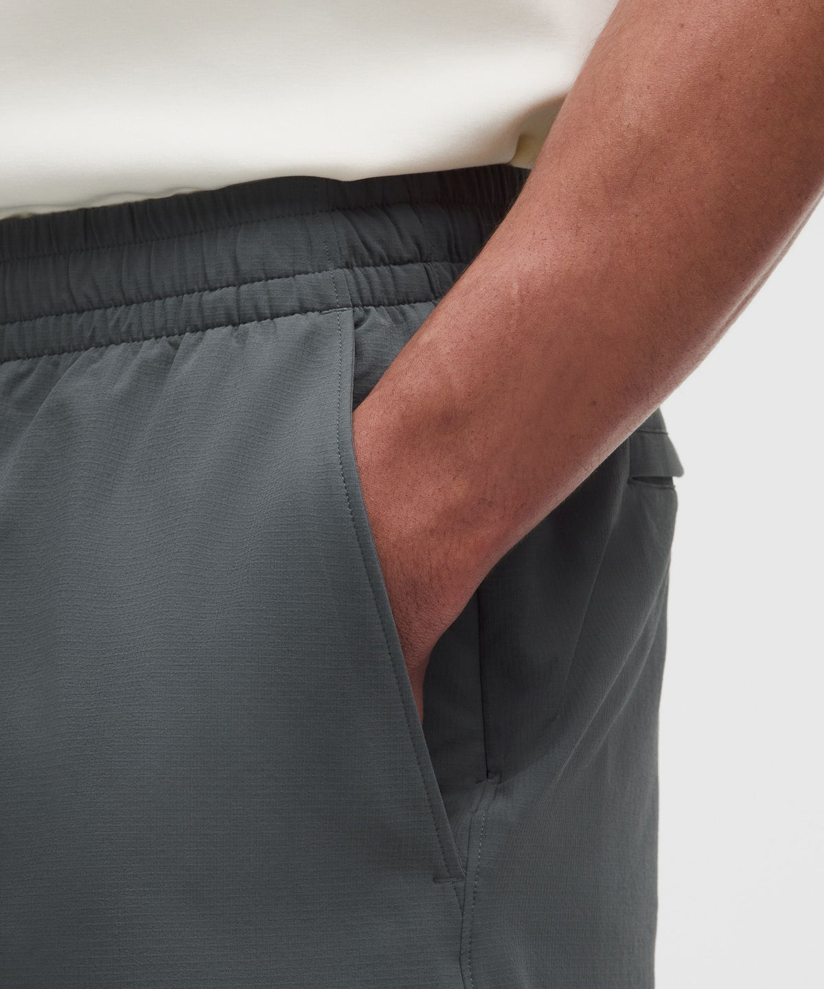Zero Tucks Relaxed-Fit Short 8"