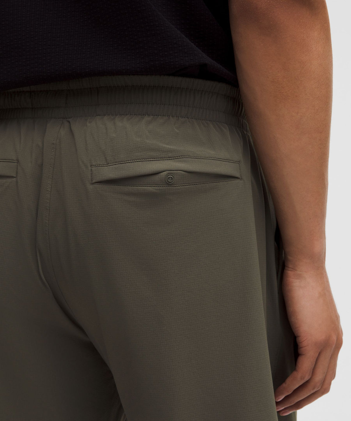 Zero Tucks Relaxed-Fit Short 8"