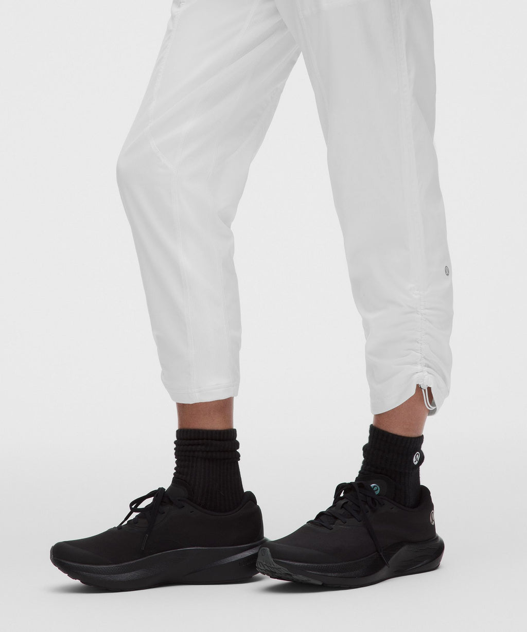 Dance Studio Mid-Rise Cropped Pant
