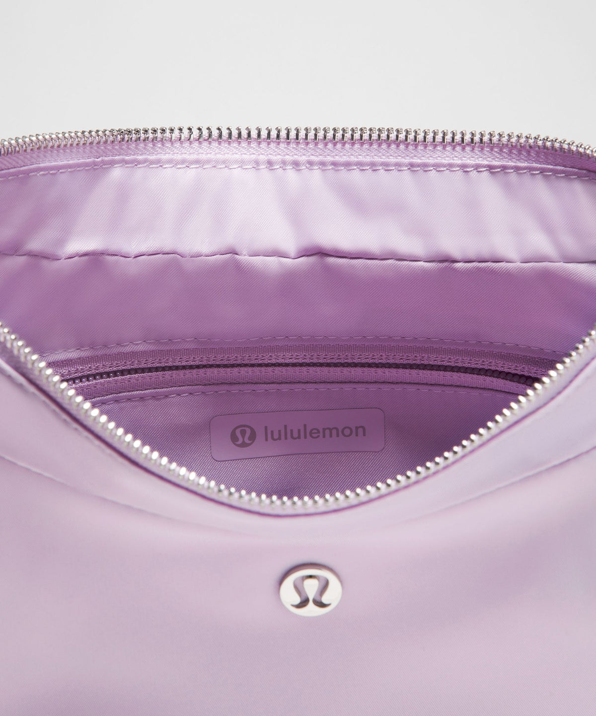 City Essentials Shoulder Bag 4L